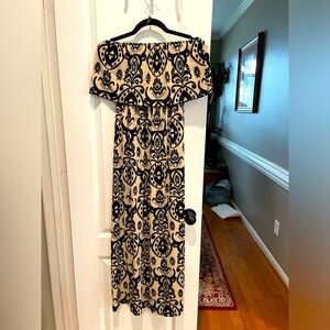 So small strapless maxi dress in extremely good condition. Brand is pink coconut